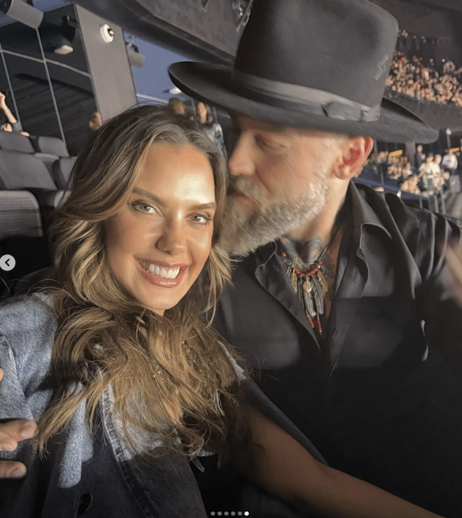 Kendra Scott & Zac Brown in a romantic moment (Instagram photo)